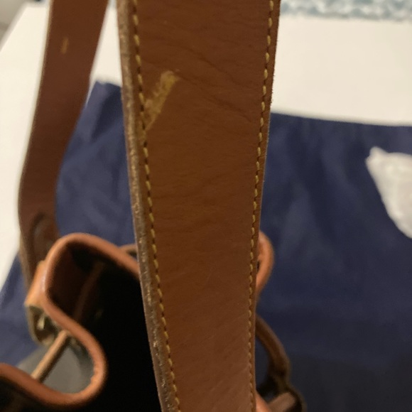 Dooney & Bourke Vintage Leather Bucket Bag (doesn’t include dust bag) - Picture 15 of 16